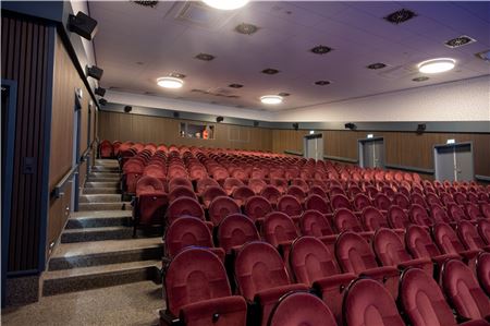 Das Theater wurde im Sommer erneuert und soll bald als Kino-Schauplatz dienen. Foto: Ute Bruns