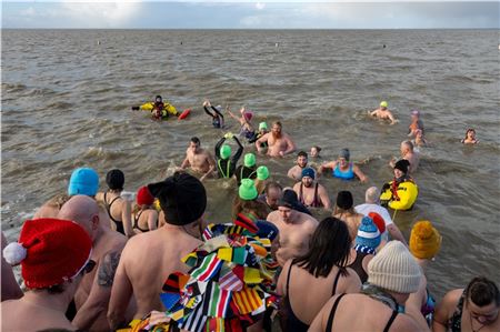 Das traditionelle Anbaden in Norddeich am Neujahrstag muss abgesagt werden.