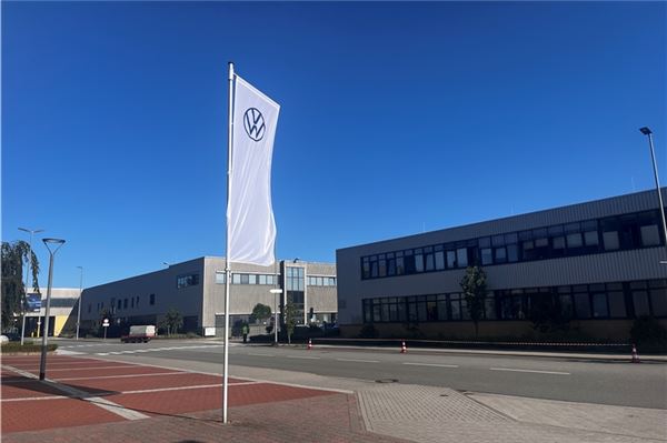 Das VW-Werk in Emden fährt die Proudktion der Verbrenner-Modell wieder hoch.