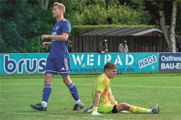 Das war bitter. Nach einem 1:1 zur Pause bei einem verschossenen Strafstoß kassierten die Süderneulander noch eine deutliche Heimniederlage. Foto: Meret Edzards-Tschinke
