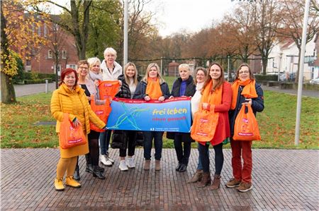 Der Arbeitskreis gegen häusliche Gewalt präsentiert die auffälligen Taschen. Foto: privat