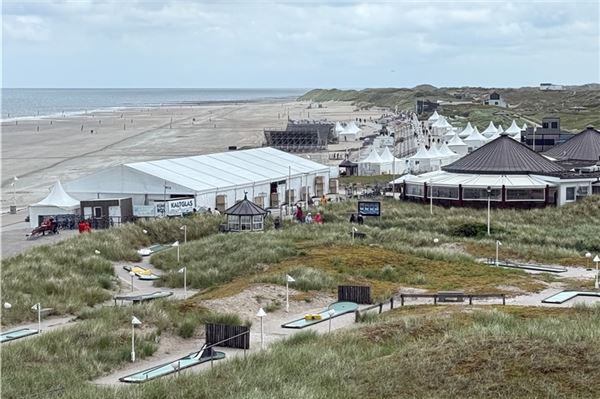 Drei Tage Ausnahmezustand Der Aufbau für das White Sands Festival ist abgeschlossen. Foto: Noun
