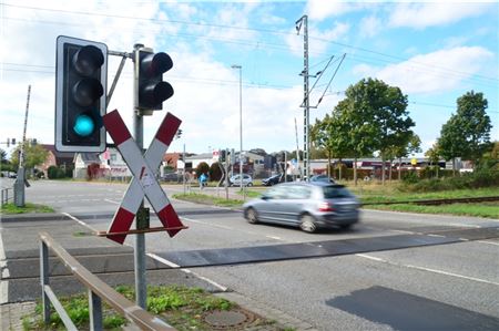 Der Bahnübergang Heerstraße wird für voraussichtlich zwei Tage voll gesperrt.