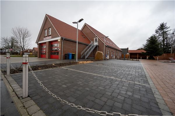 Der Dorfplatz und das soziokulturelle Mehrgenerationenhaus in Hagermarsch sind kürzlich fertiggestellt worden.