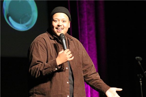 Der Emder Assane Badiane ist „Bester Newcomer“ der Comedy-Szene. Foto: Till Oliver Becker