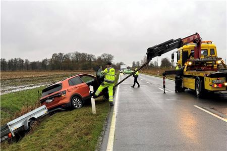 Der Fahrer des Wagens wurde leicht verletzt.