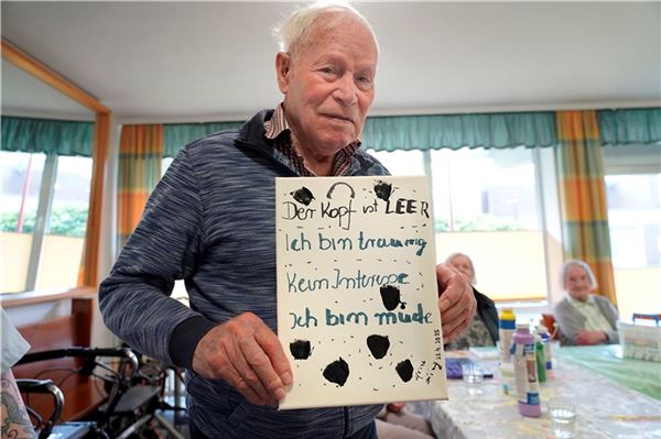 „Der Kopf ist leer, ich bin traurig, kein Interesse, ich bin müde“ – so beschreibt Heinz Döring aus dem Pauline-Ahlsdorff-Haus in Wilhelmshaven eindrucksvoll sein Einsamkeitsempfinden.Foto: Awo Weser-Ems