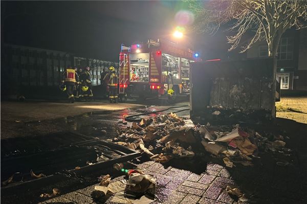 Der Müllcontainer brannte auf dem Gelände der IGS.