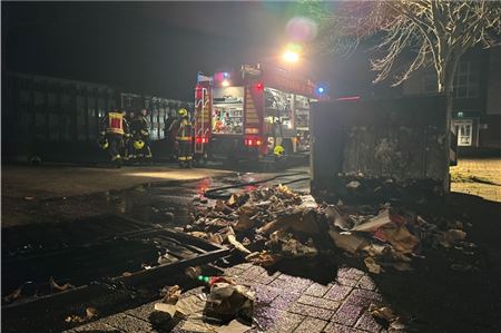 Der Müllcontainer brannte auf dem Gelände der IGS.