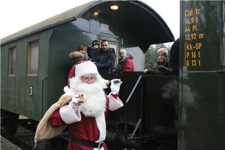 Der Nikolaus fährt wieder mit der Museumseisenbahn. Karten gibt es am Montag im SKN-Kundenzentrum.