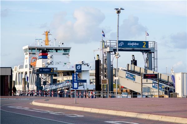 Fähren kollidieren im Norddeicher Hafen: Hoher Sachschaden Der Norddeicher Fährhafen: Hier kam es am Mittwochvormittag zu einem folgenschweren Unfall. Eine Fähre wurde stark beschädigt