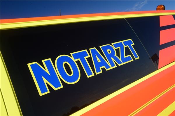 Arbeitsunfall am Ems-Jade-Kanal: Mann verletzt Der Rettungsdienst brachte den Verletzten ins Krankenhaus nach Oldenburg.