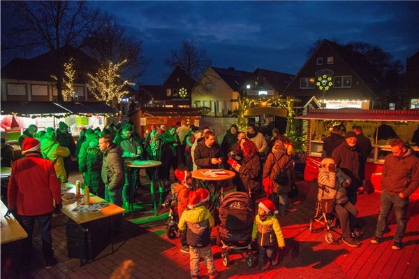 Der traditionelle Weihnachtsmarkt in Marienhafe startet am 12. Dezember erstmals mit eigenen Bechern.