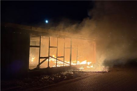 Der Treffpunkt bestand aus zwei Seecontainern sowie einer Überdachung. Foto: Feuerwehr