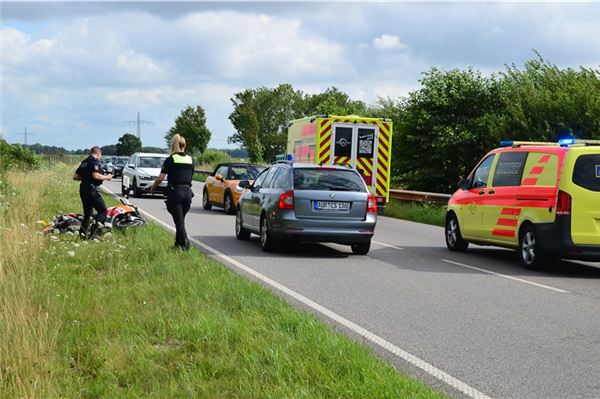 Motorradfahrer bei Unfall verletzt – Helm beim Sturz verloren Der Unfall ereignete sich nahe des Lütetsburger Kreisels.