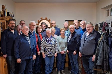 Der Vorstand des neuen SPD Ortsvereins Hage Nord-West mit Gästen.
