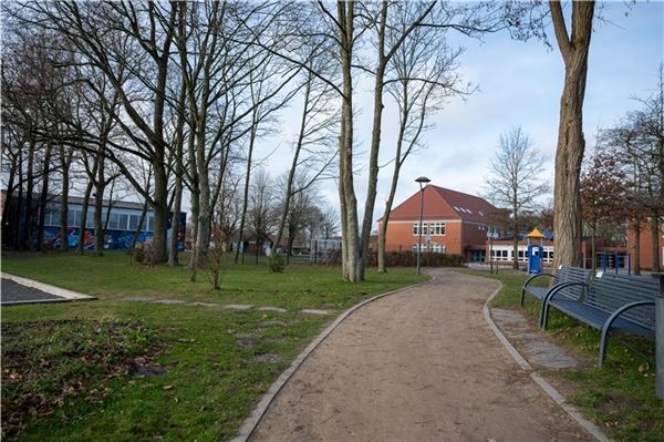 Vandalismus am Großheider Campus: Kameras sollen abschrecken Der weitläufige Campus ist fast unmöglich mit Kameras abzudecken.