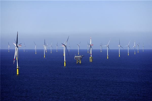 Der Windpark Riffgrund 1, betrieben von Ørsted. Zwei weitere Offshore-Felder werden hinzubekommen. RWE hat nun die Genehmigung bekommen. Foto: Ørsted