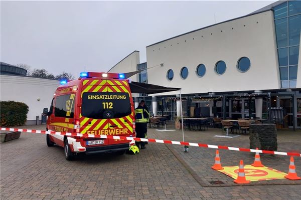 Die Einsatzleitung war vor dem Ocean Wave stationiert und koordinierte von hier aus die Suchbemühungen. Foto: Christian Schmidt