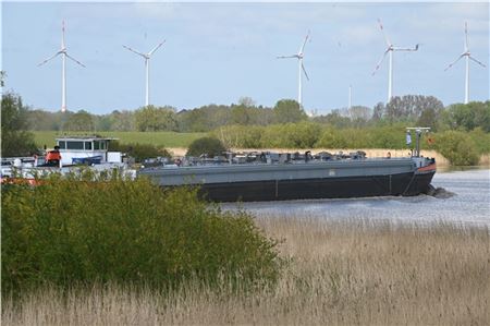 Die Ems, hier auf einem Foto aus unserem Archiv, zählt zu den am meisten befahrenen Wasserstraßen in Deutschland. Symbolfoto