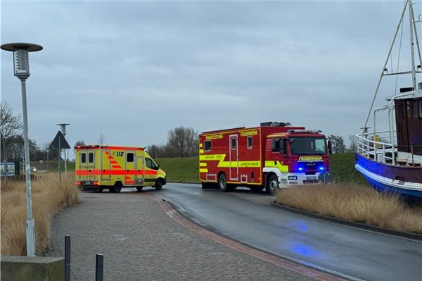 Die Feuerwehr geht zum aktuellen Zeitpunkt von einem technischen Defekt aus.