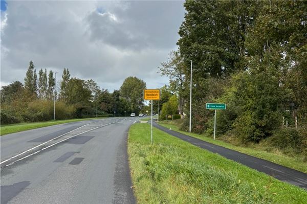 Die geschlossene Ortschaft auf der Norddeicher Straße wurde vorverlegt.