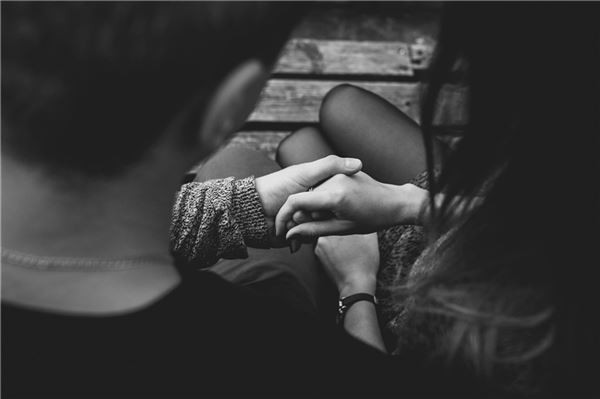 Auricherin fällt auf Liebesbetrug herein und verliert 10000 Euro Die große Liebe wurde einer Auricherin vorgegaukelt. Doch am Ende ging es nur um ihr Geld.