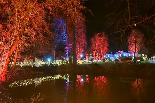 Die Illuminationen auf dem Gelände verzauberten.