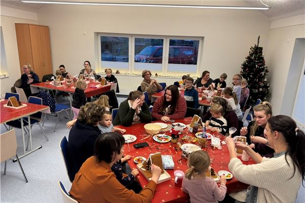 Die Kinder bastelten ihren eigenen Weihhnachtsbaumschmuck.