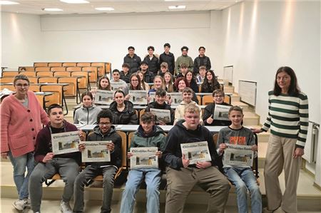 Die Klassen 8 b und 8 c mit den Lehrerinnen Silvia Meyer-Bartsch (links) und Heide Meier.