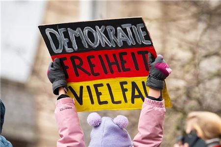 Die KVHS Norden bietet zahlreiche Angebote rund um Politik und Demokratie – und freut sich über stark wachsendes Interesse der Bürgerinnen und Bürger.