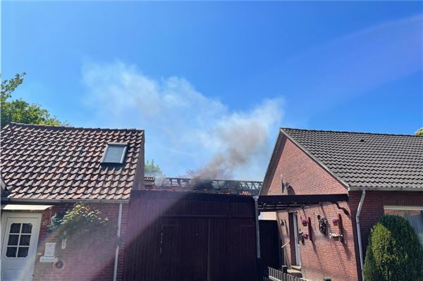 Dorfgemeinschaftshaus in Visquard brennt Feuerwehr