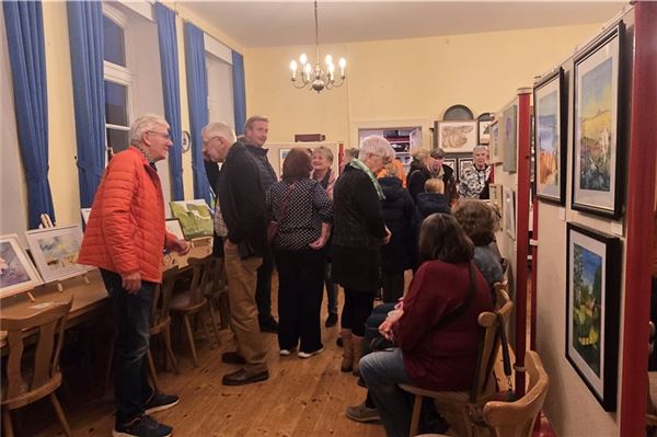 Kunst erfüllt Hages „Lüttje School“ Die Lüttje School platzte am Freitagabend förmlich „aus allen Nähten“.