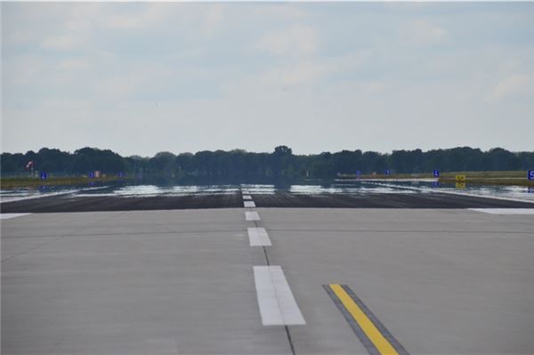 Ab Juli wird es wieder laut: Die Eurofighter kehren zurück nach Wittmund Die neue Landebahn ist bereits komplett fertig. Ab dem 17. Juli können Eurofighter dort wieder starten und landen.