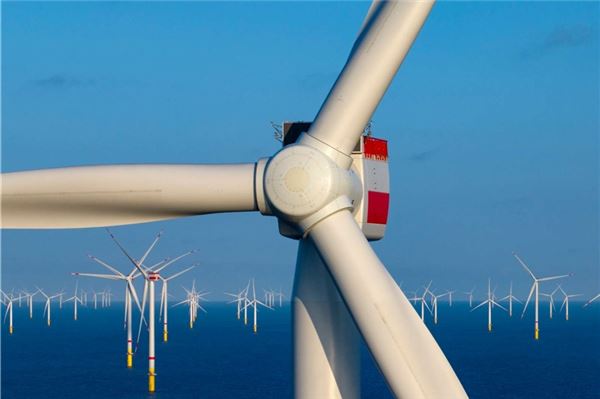 Die niedersächsischen Steuereinnahmen aus Offshore-Windparks sollen nach Wilhelmshaven fließen. Das sorgt für Verärgerung auch in Ostfriesland. Symbolfoto: M. Ibeler/ Ørsted