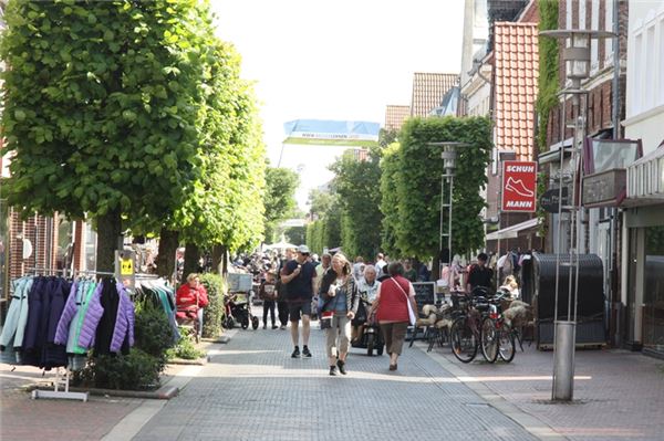 Die Norder Innenstadt an einem Sonnabend: Die IHK plant in einer Auswahl an Kommunen das Publikumsaufkommen zu messen.