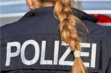 Die Polizei bittet in beiden Fällen um Hinweise.