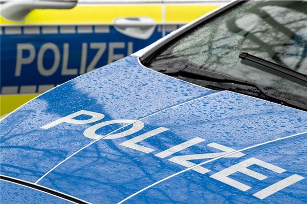 Die Polizei verhaftete einen 32-jährigen Mann, der in Norden einen räuberischen Diebstahl begangen haben soll.