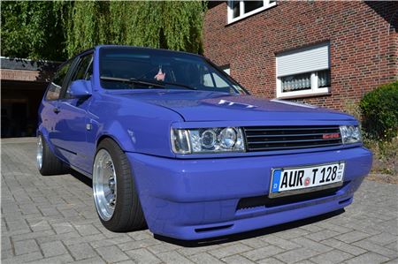 Die Schmidt-Felgen glänzen in der Sonne, der Lack strahlt: Mittlerweile wird der Polo mit Baujahr 1993 nur noch bei gutem Wetter bewegt.Fotos: Marc Wenzel