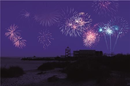 Die Silvesterparty am Deich fällt aus. Das Wetter ist zu schlecht. Fotomontage: Kurverwaltung