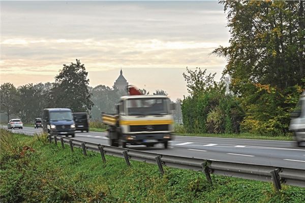 Die Strecke auf der B 72 zwischen Osteel und Marienhafe ist von Lärmemissionen betroffen. Foto: Ute Bruns