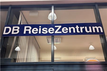 Die Tage sind gezählt: Das Reisezentrum im Norder Bahnhof wird zwar weitergenutzt – doch Beratung für Bahn-Fahrgäste gibt es nur noch sonntags.