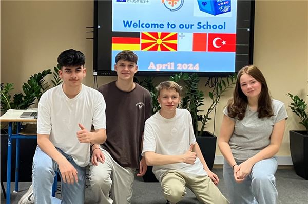 Die Teilnehmenden des Erasmus-Projekts in der Schule in Malta. Foto: privat