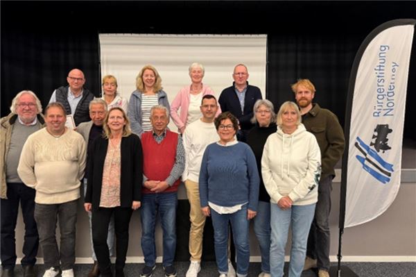 Die Teilnehmer der diesjährigen Stifterversammlung der Bürgerstiftung Norderney mit Zustiftern, Vorstandsmitgliedern,Stiftungsratsmitgliedern und Zeitspendern. Foto: privat