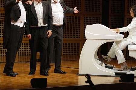 Die Tenöre Johannes Groß, Oscar Marin und Ricardo Marinello geben sich die Ehre. Foto: Staatsbad
