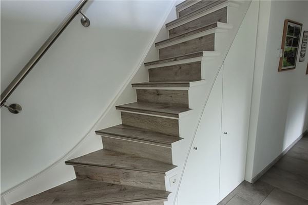 Die Treppe nach beendeter Renovierung.