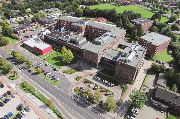 Die Ubbo-Emmius-Klinik in Aurich ist für knapp die Hälfte des Defizits verantwortlichFoto: Trägergesellschaft