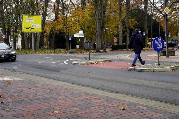Die Überquerungen am Burggraben: Vielen scheint die Verkehrslage nicht so ganz klar zu sein. Immer wieder herrscht dort Verwirrung.