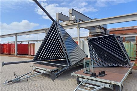 Die Westbake ist wieder auf der Insel und soll nun als Denkmal genutzt werden. Zuvor wurde sie in Emden durch Auszubildende des Tonnenhofs neu erstellt.
