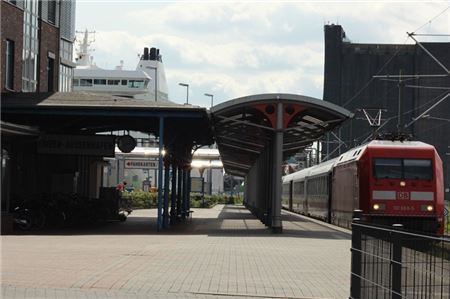 Die Zugausfälle aufgrund des Streiks werden auch die Reisenden zu den Inseln betreffen. Auf unserem Bild ist der Emder Bahnhof am Borkumkai zu sehen.